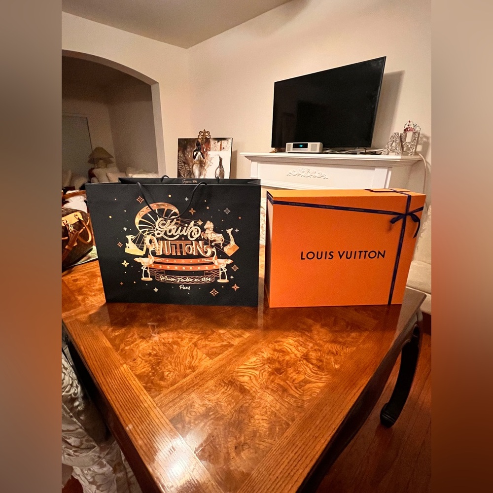 Authentic Louis Vuitton brand new shopping bag and box